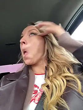 Snapshot of Sweet___Emily chatting on November 8, 2025, 12:42 pm Sweet Emily online show from November 8, 2025, 12:42 pm