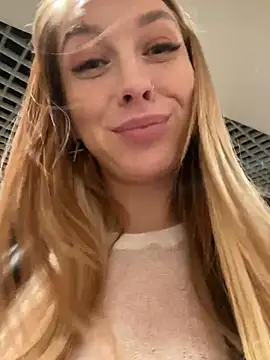 Snapshot of Sweet___Emily chatting on February 13, 2025, 2:31 pm Sweet Emily online show from February 13, 2025, 2:31 pm