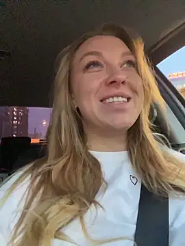 Sweet   Emily online show from December 15, 2025, 1:06 pm