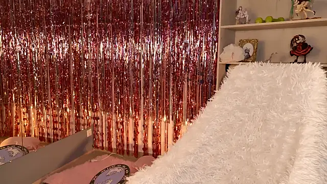 FioraMarmoris online show from April 22, 2026, 6:31 am