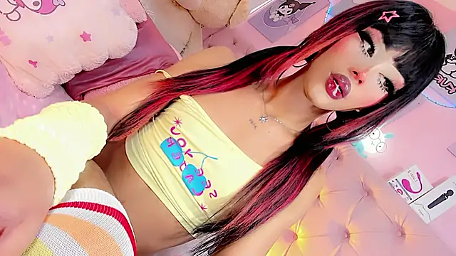 Snapshot of Cute_Roxxy chatting on October 21, 2025, 5:34 pm Cute Roxxy online show from October 21, 2025, 5:34 pm