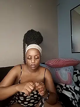 Queen-Chocolate online show from November 30, 2025, 9:04 pm