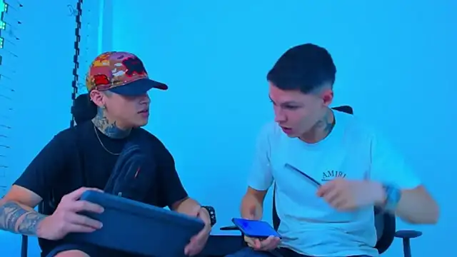 HOT boy2025 online show from November 10, 2025, 10:59 pm