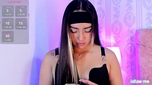 Snapshot of liaa_18 chatting on April 23, 2026, 4:30 am liaa 18 online show from April 23, 2026, 4:30 am