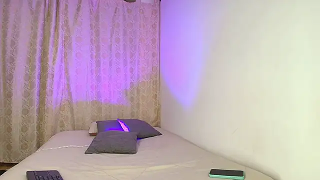 Tinny and Candy online show from April 21, 2026, 4:52 am