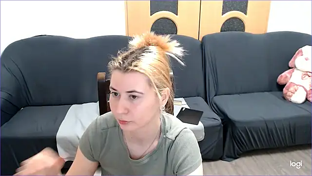 Snapshot of VioletaFlower7 chatting on March 15, 2025, 9:38 pm VioletaFlower7 online show from March 15, 2025, 9:38 pm