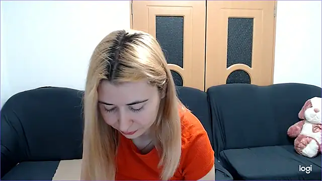 Snapshot of VioletaFlower7 chatting on March 7, 2025, 9:40 am VioletaFlower7 online show from March 7, 2025, 9:40 am