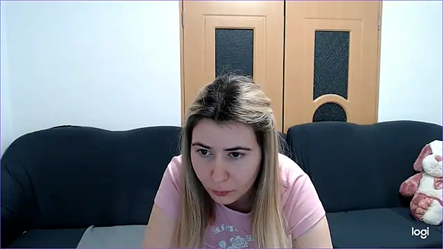 Snapshot of VioletaFlower7 chatting on March 18, 2025, 6:39 pm VioletaFlower7 online show from March 18, 2025, 6:39 pm