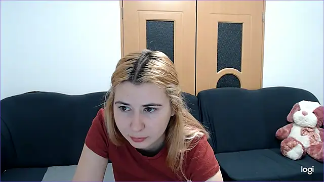 Snapshot of VioletaFlower7 chatting on March 4, 2025, 8:46 am VioletaFlower7 online show from March 4, 2025, 8:46 am