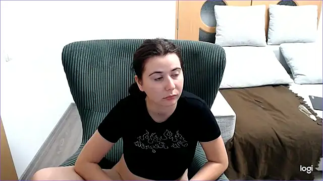 VioletaFlower7 online show from November 5, 2025, 10:13 pm