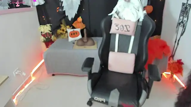 zoesullivan online show from October 5, 2025, 9:33 am