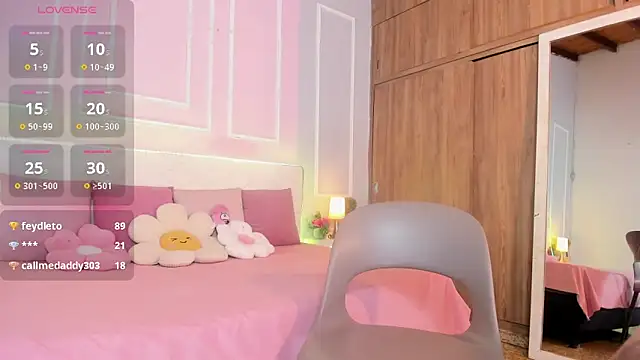 Snapshot of OraLarson chatting on March 13, 2025, 5:39 pm OraLarson online show from March 13, 2025, 5:39 pm