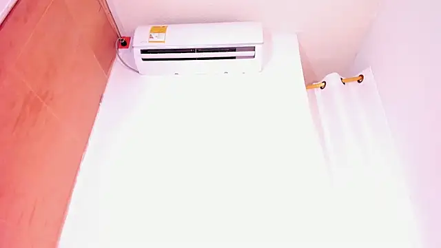 Snapshot of MiaKirshner chatting on November 13, 2025, 3:38 pm MiaKirshner online show from November 13, 2025, 3:38 pm