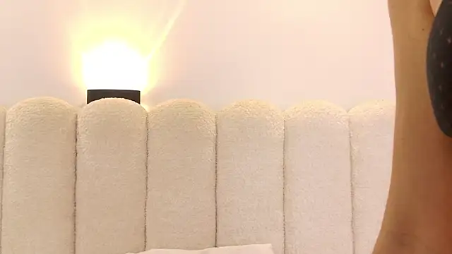 Juliabadlee online show from November 9, 2025, 7:40 pm