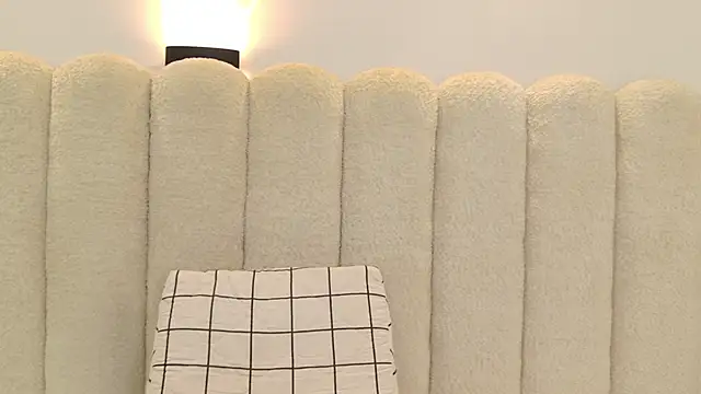 Juliabadlee online show from November 26, 2025, 9:15 pm