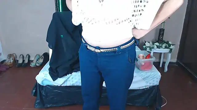 Snapshot of VioletaaaSlave chatting on February 3, 2026, 12:21 pm VioletaaaSlave online show from February 3, 2026, 12:21 pm