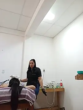 Snapshot of XGabrielaXX chatting on November 17, 2025, 1:37 pm XGabrielaXX online show from November 17, 2025, 1:37 pm