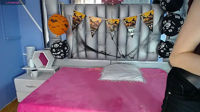 sophia ny online show from October 30, 2025, 1:42 pm