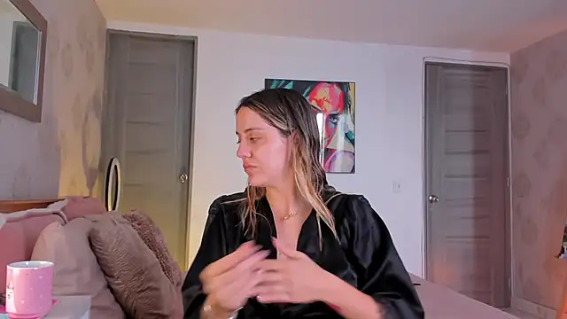 martinaaricci online show from December 12, 2024, 2:44 pm