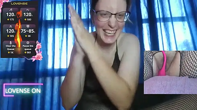 Snapshot of PernillaGirl chatting on July 10, 2026, 5:57 pm PernillaGirl online show from July 10, 2026, 5:57 pm
