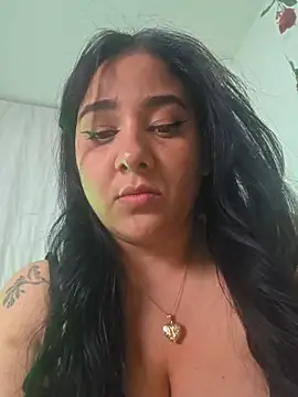 Snapshot of bigboobsrose1 chatting on April 21, 2026, 1:42 am bigboobsrose1 online show from April 21, 2026, 1:42 am