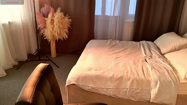 EmiliaDreams online show from September 11, 2025, 3:12 pm