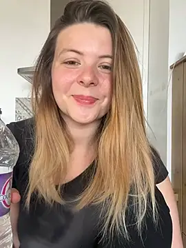 Snapshot of Nina_blain chatting on March 21, 2026, 9:36 am Nina blain online show from March 21, 2026, 9:36 am