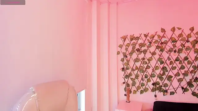 Snapshot of Violeta_dss chatting on October 25, 2025, 1:01 pm Violeta dss online show from October 25, 2025, 1:01 pm