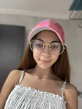 Valentcouple online show from January 28, 2025, 6:28 pm