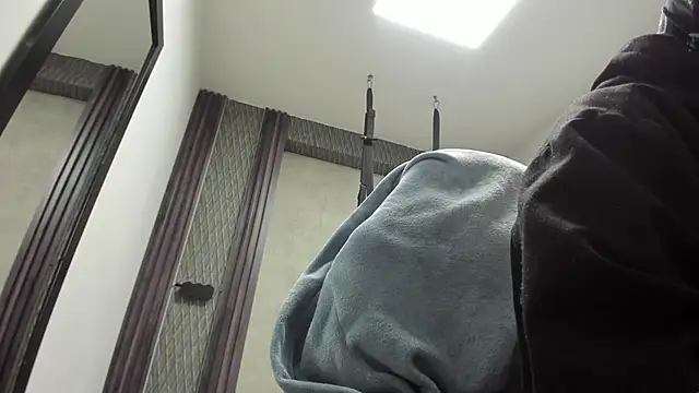 Snapshot of selene_red_ chatting on April 30, 2026, 1:23 am selene red online show from April 30, 2026, 1:23 am