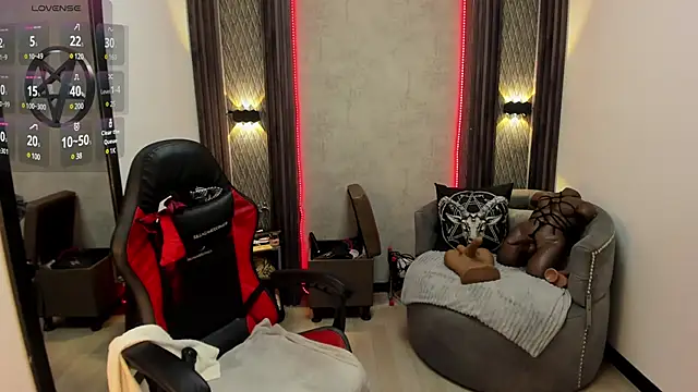 selene red  online show from March 13, 2025, 4:01 pm