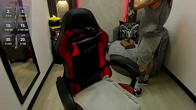 selene red  online show from March 13, 2025, 12:56 pm