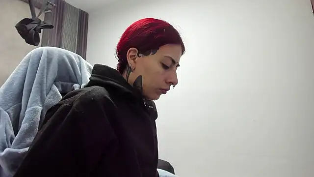 selene red  online show from February 6, 2026, 1:23 am