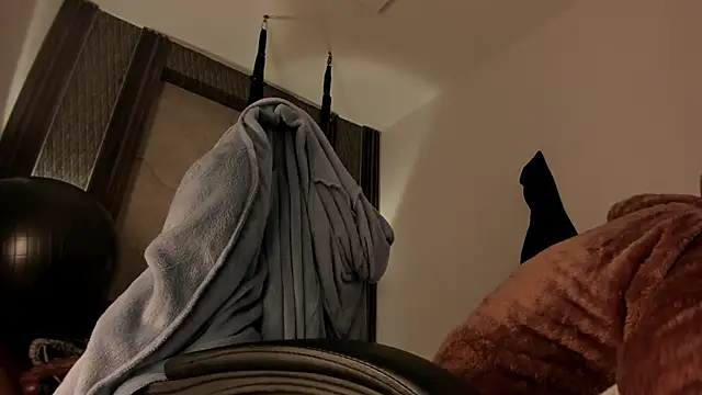 selene red  online show from October 10, 2025, 2:40 pm