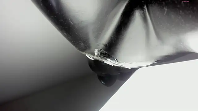 selene red  online show from September 26, 2025, 1:29 pm