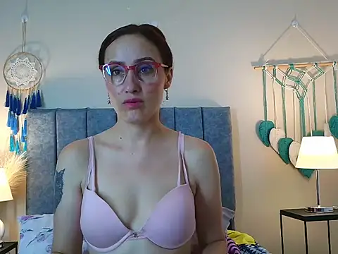 IberianMoonMK online show from February 10, 2026, 11:20 am