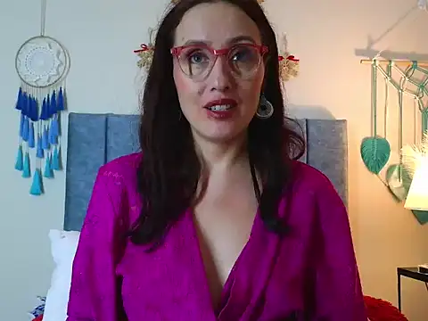 Snapshot of IberianMoonMK chatting on December 13, 2025, 8:04 pm IberianMoonMK online show from December 13, 2025, 8:04 pm