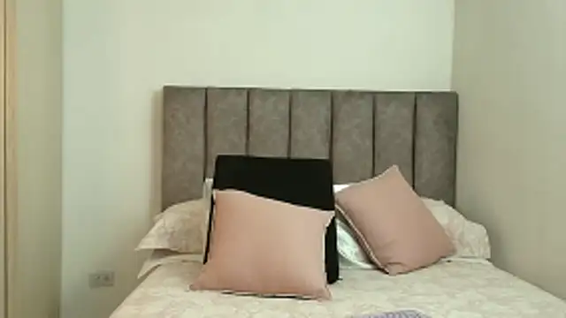 karina lewis  online show from February 9, 2026, 3:59 am