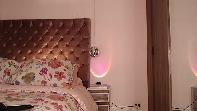 Roussmariehenao online show from February 21, 2026, 2:57 am