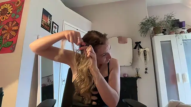 Snapshot of Littlelolo60 chatting on November 11, 2025, 10:32 am Littlelolo60 online show from November 11, 2025, 10:32 am