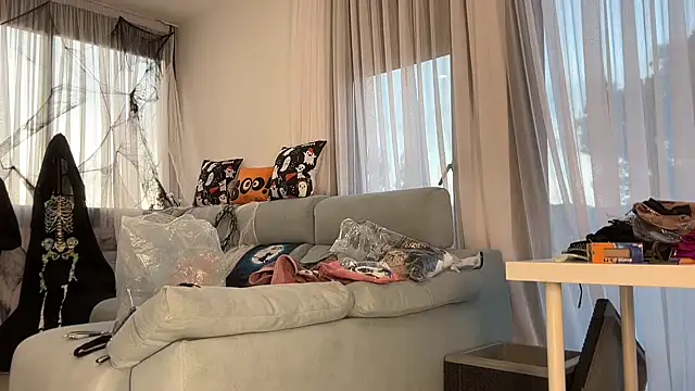 Mika Miller online show from October 31, 2025, 4:36 pm