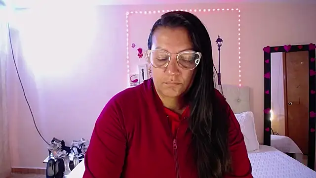 Snapshot of Victoria_Red01 chatting on February 4, 2025, 2:10 pm Victoria Red01 online show from February 4, 2025, 2:10 pm