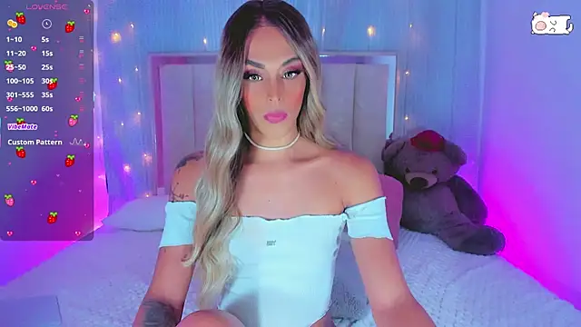 AlanaBekeer online show from April 14, 2026, 9:20 pm