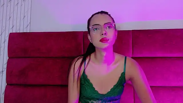 sara saenz99 online show from December 3, 2025, 7:13 pm