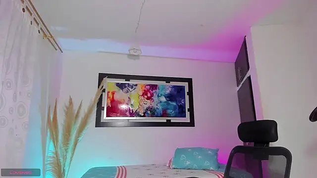 Snapshot of Scarlett_811 chatting on March 5, 2025, 2:36 am Scarlett 811 online show from March 5, 2025, 2:36 am