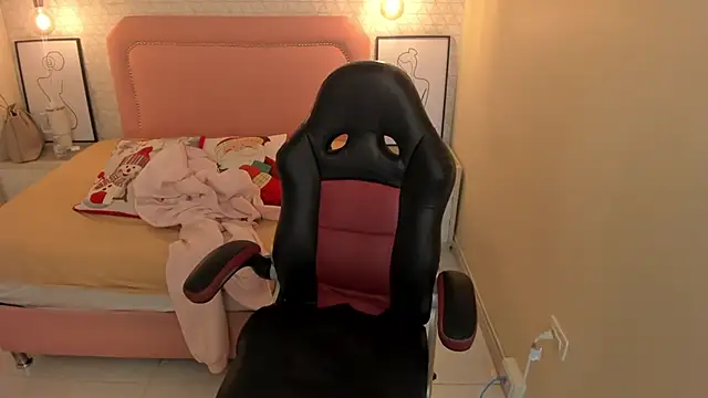 Snapshot of Kittytimberlake chatting on December 4, 2025, 12:37 pm Kittytimberlake online show from December 4, 2025, 12:37 pm