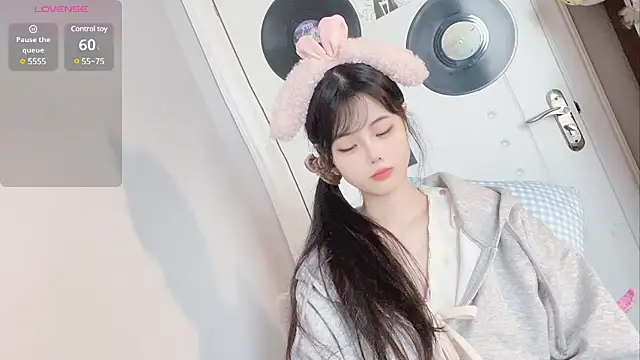 Qedgjwyz1 online show from March 1, 2025, 10:42 pm