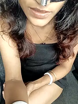 REVA DARLING online show from September 8, 2025, 3:22 pm