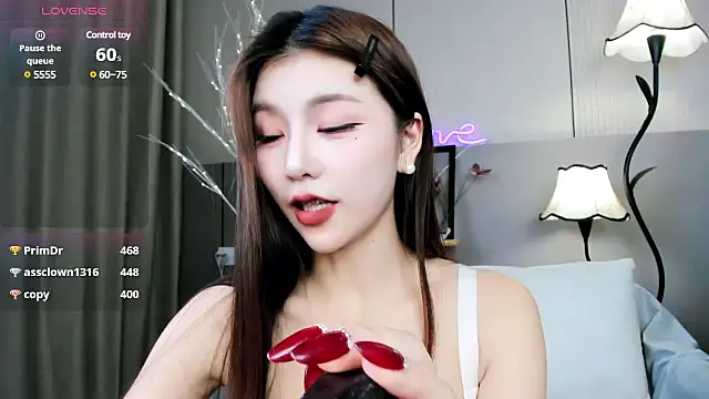 Momoever123456 online show from March 4, 2025, 5:56 pm