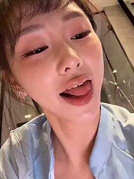 Momoever123456 online show from April 26, 2026, 2:25 pm